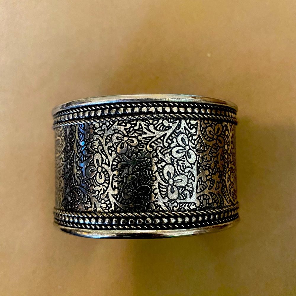Vintage Silver Tone 3 Leaf Clover Filigree Design Cuff Bracelet